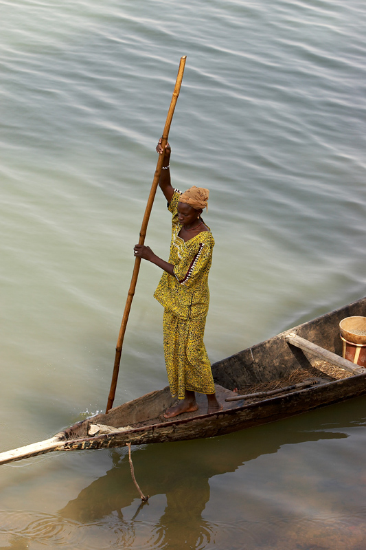 10   Boats woman on the Niger   Segou